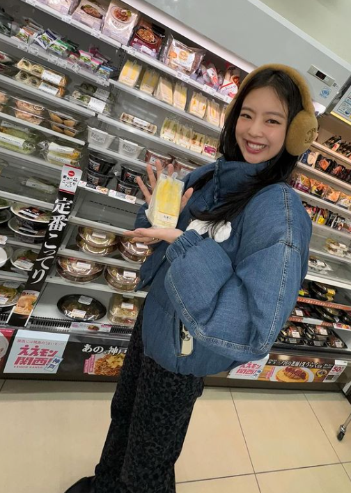 Jennie tiếp tục làm 'dậy sóng' khi tham gia lễ hội Superpop Japan.