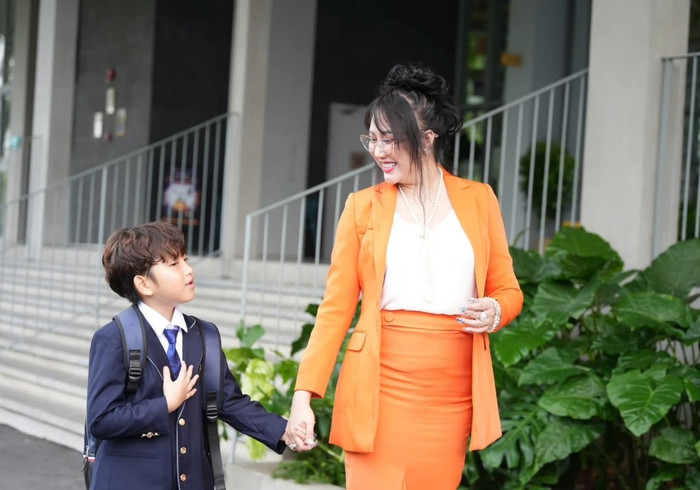 Phi Thanh Vân cho biết con trai Tấn Đức ủng hộ chuyện tình cảm của cô và bạn trai.