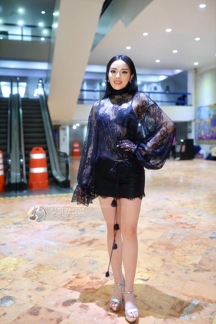 Hoa hậu Kỳ Duyên diện thiết kế 'hở bạo', chất liệu xuyên thấu để lộ nội y. (Ảnh: Sash Factor)