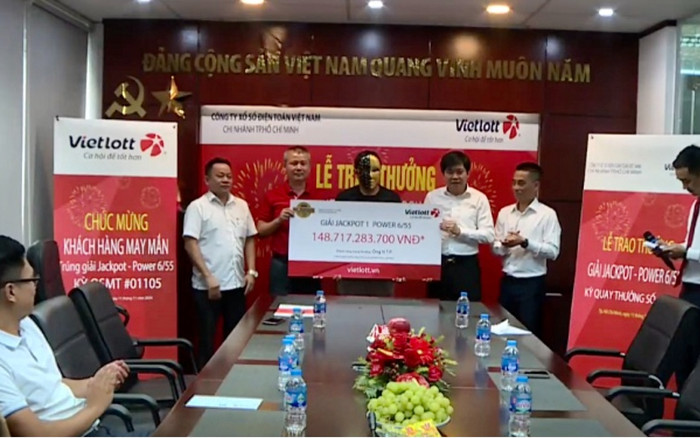 Bỏ 20.000 đồng mua vé số, người đàn ông trúng gần 149 tỉ đồng Ảnh 2