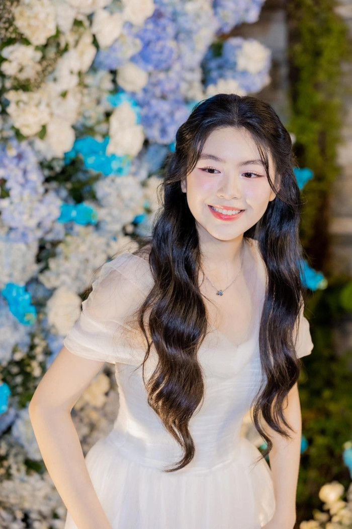 Lọ Lem hiện đại học Đại học ở Việt Nam.