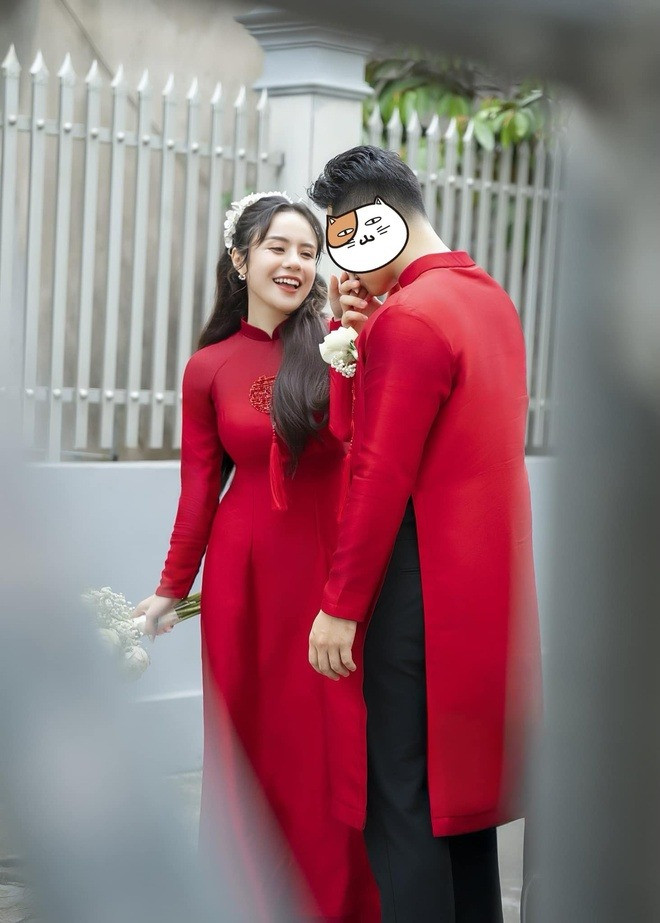 Thái Trinh và bạn trai trong đám hỏi diễn ra hồi tháng 6 năm nay. 