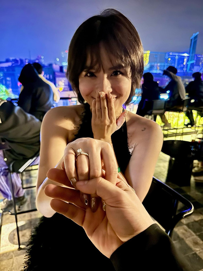 Thái Trinh được cầu hôn đầu năm nay. 