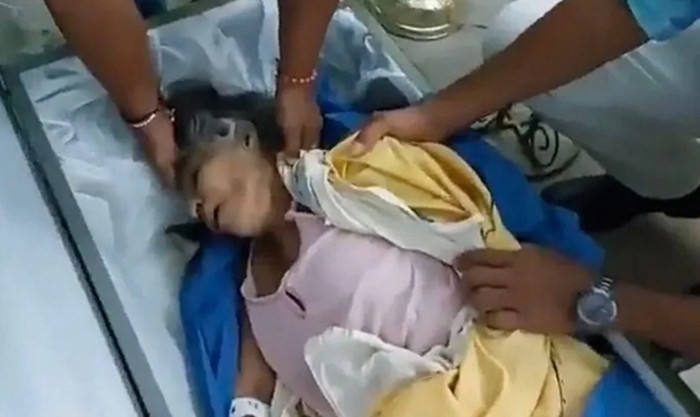 Cụ bà Ecuador, Bella Montoya, được phát hiện còn sống khi đang ở trong quan tài.