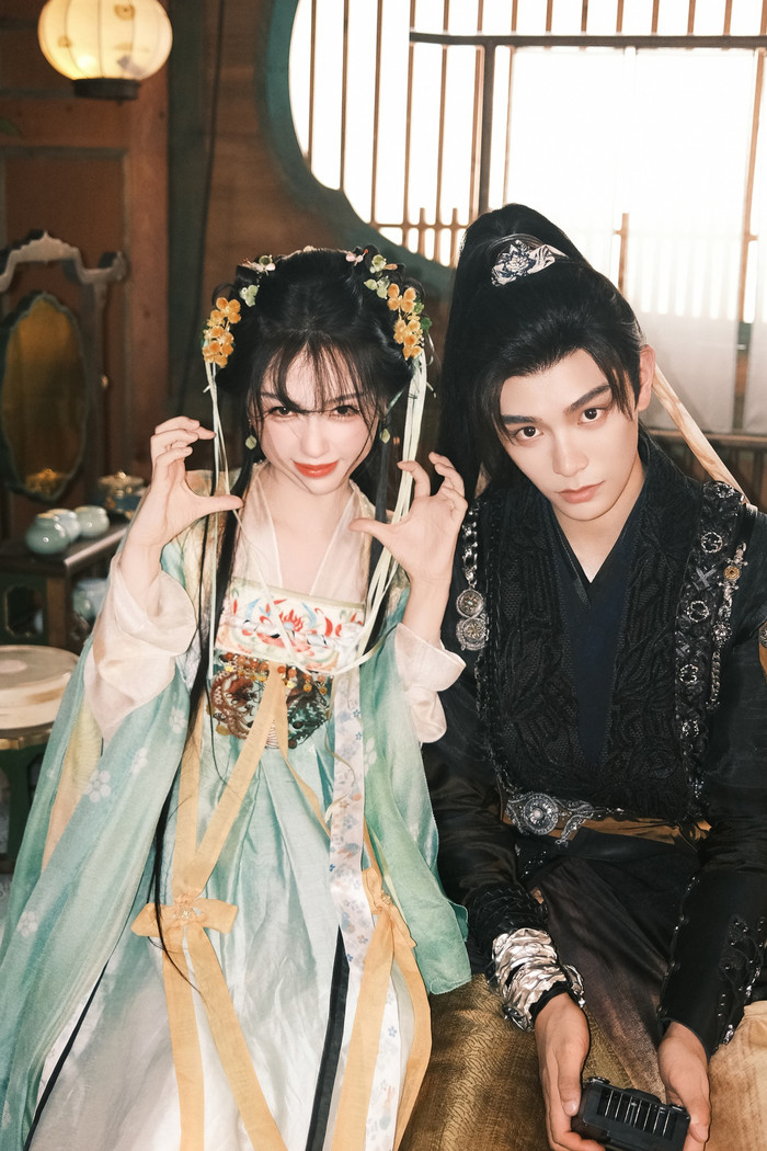 Ngu Thư Hân và Đinh Vũ Hề có mối quan hệ vô cùng thân thiết.