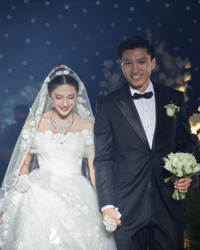 Vợ Đoàn Văn Hậu cảm ơn vì chồng luôn là chỗ dựa vững chắc.