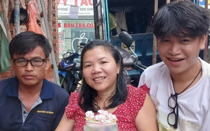 Chàng trai được cha đặt cho cái tên rất Tây, hay bị bạn bè trêu chọc đọc ngược Ảnh 2