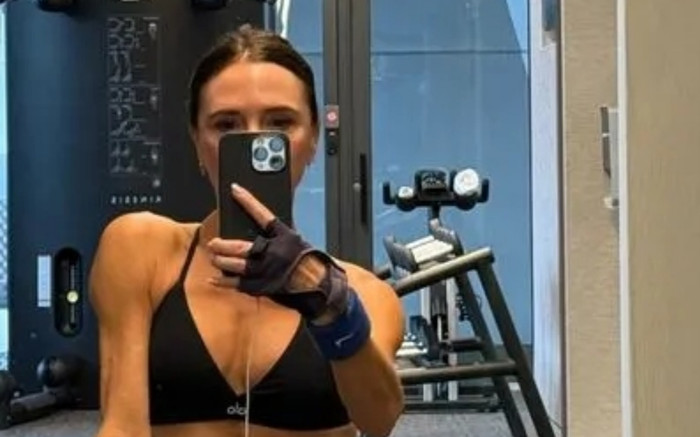 Vợ David Beckham gây tranh cãi vì chỉ mặc áo lót khi tập gym Ảnh 2