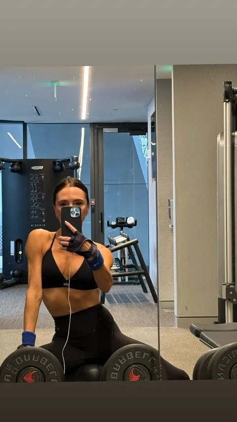 Vợ David Beckham chỉ mặc áo lót khi tập luyện thể thao.