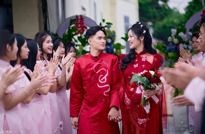 Con trai đại gia nổi tiếng Nghệ An kết hôn, gia đình vợ rất hài lòng.