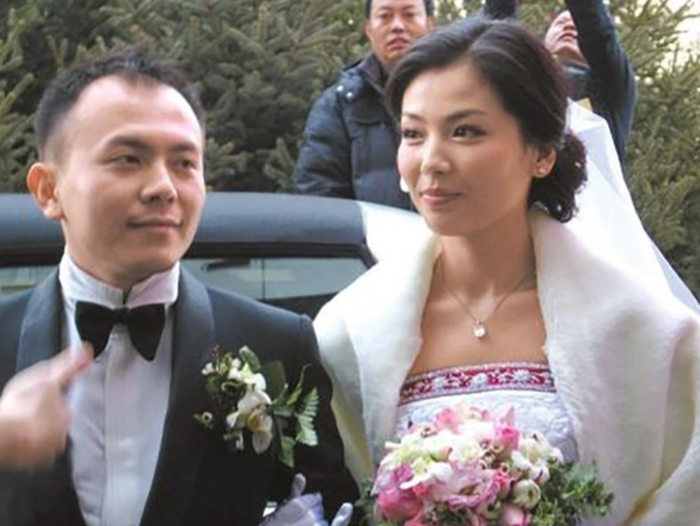 Giữa lúc đang ở đỉnh cao sự nghiệp, Lưu Đào quyết định rời showbiz để kết hôn với chồng thiếu gia. Hạnh phúc chưa lâu, nữ diễn viên đã phải trở lại đóng phim để kiếm tiền trả nợ cho chồng. 