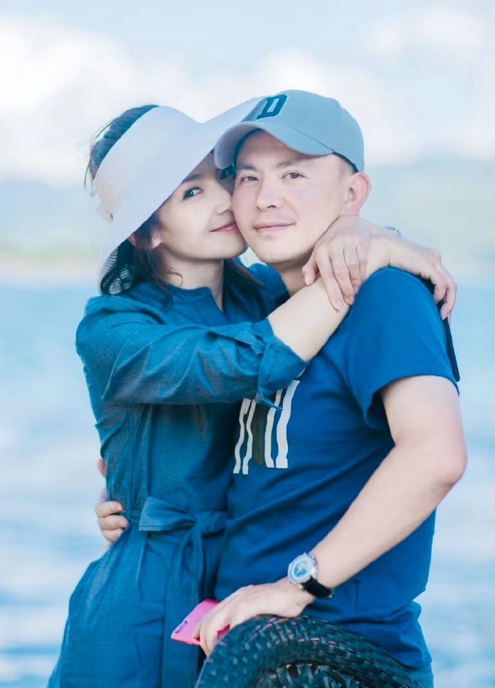 Nữ diễn viên và chồng thiếu gia vướng nghi vấn đã âm thầm ly hôn sau nhiều năm gắn bó. 