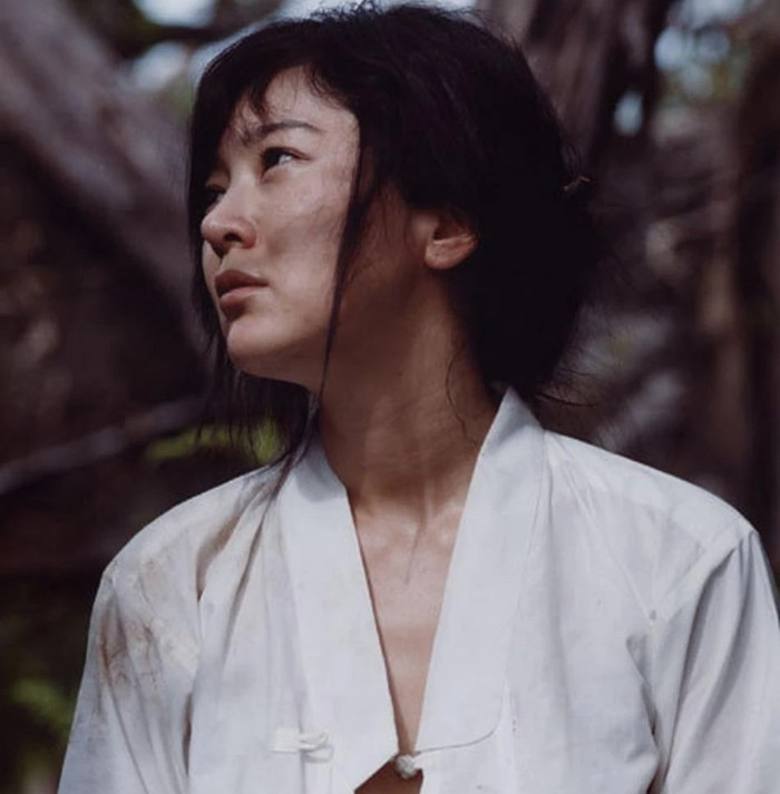 Bộ ảnh hủy hoại sự nghiệp Lee Seung Yeon, khiến cô trở thành tội đồ của cả nước.