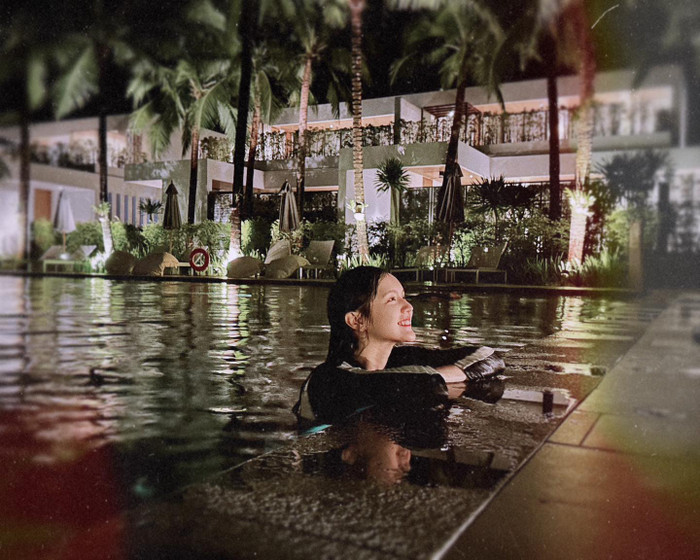 Hải Tú thể hiện tính cách vui vẻ, hoà đồng qua những thước phim trong vlog du lịch. Ảnh: FBNV