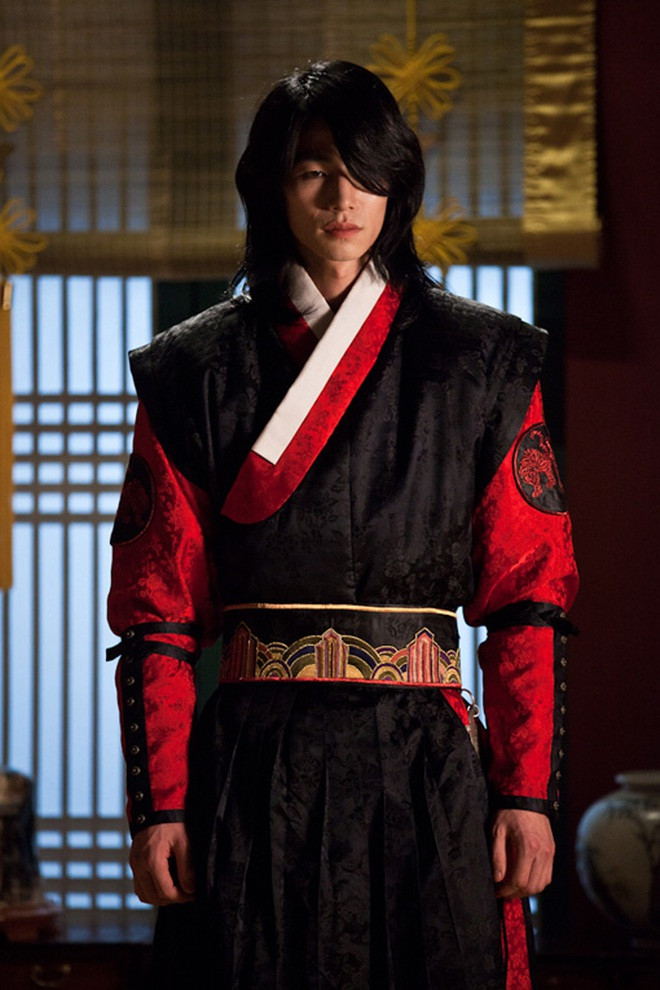 Nam diễn viên ghi dấu ấn với vai nam phụ trong phim truyền hình Mặt Trăng Ôm Mặt Trời.