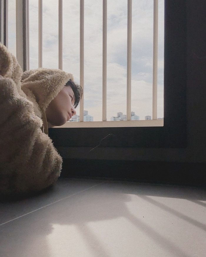 Theo nhiều khán giả nhận xét, những bức ảnh cuối cùng của nam diễn viên đều toát ra sự lạnh lẽo, cô đơn. Ảnh: Instagram jaelim_song