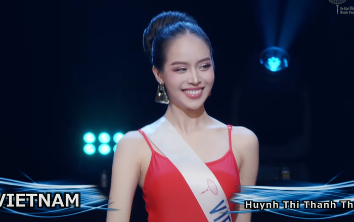 Hoa hậu Thanh Thủy tại phần thi trình diễn áo tắm ở Miss International 2024. 