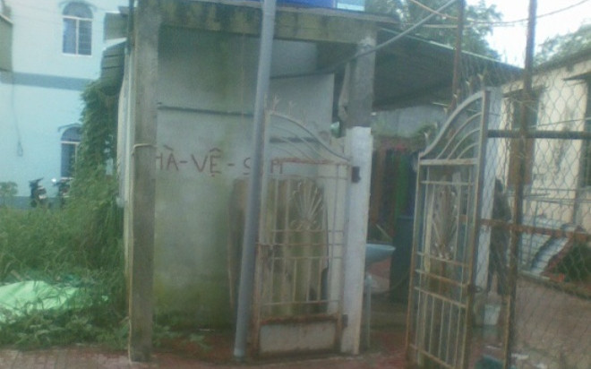 Người đàn ông trúng số hàng tỷ đồng, vài năm sau sống bám nhà vệ sinh Ảnh 2