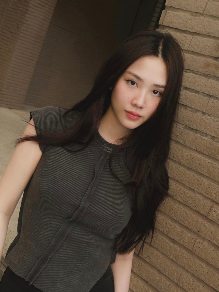 Mai Phương ưu tiên việc ngủ với gối có loại vỏ lụa để không làm tổn thương tóc.