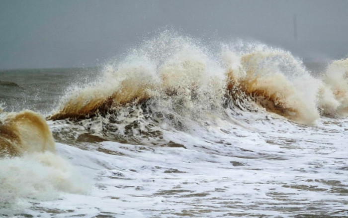 Bão số 8 đang suy yếu dần Ảnh 2