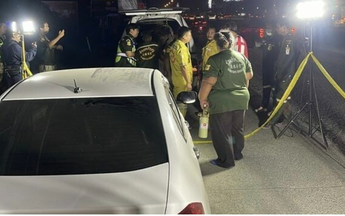 Chiếc xe đỗ bên đường nhiều ngày không di chuyển, người dân đến kiểm tra và phát hiện điều kinh hoàng Ảnh 2