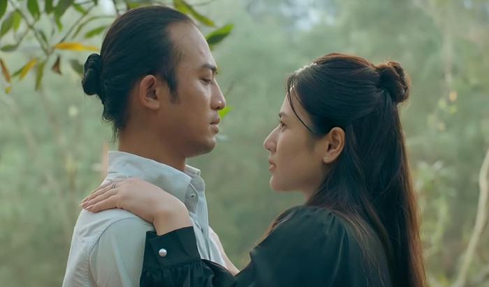 Một phân cảnh của Việt Hoa (vai Diễm) và Doãn Quốc Đam (Hồng) trong Độc Đạo.