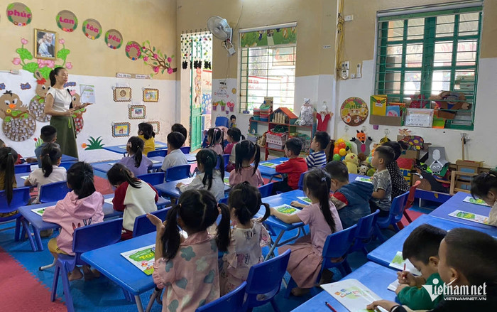 Hoạt động dạy và học tại trường mầm non Hoa Sen diễn ra bình thường và ổn định.