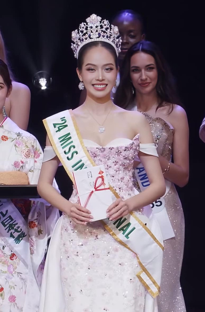 Chiến thắng của Thanh Thủy tại Miss International nhận về nhiều sự ủng hộ, chúc mừng từ các người đẹp Việt. 