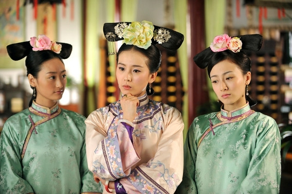 Bộ Bộ Kinh Tâm có nội dung tương tự Vĩnh Dạ Tinh Hà khi nữ chính bị xuyên không vào thế giới khác. 