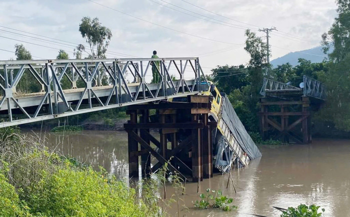 Hiện trường vụ sập cầu