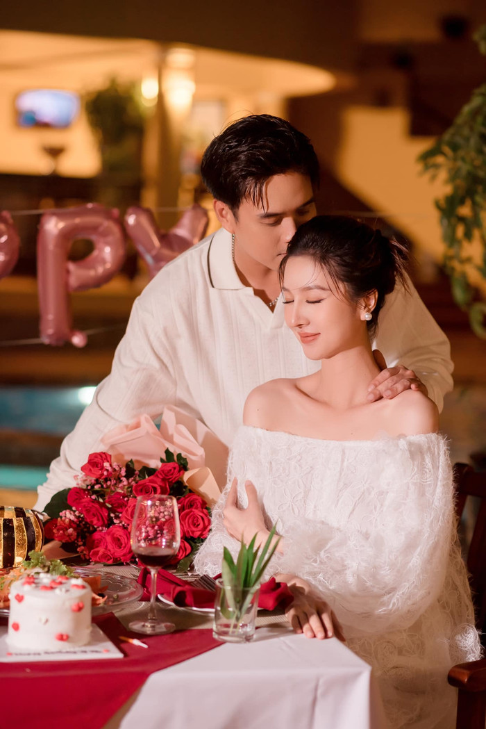 Showbiz 24h: Hồ Quang Hiếu tổ chức tiệc sinh nhật ấm cúng cho vợ kém 17 tuổi. Ảnh: FBNV