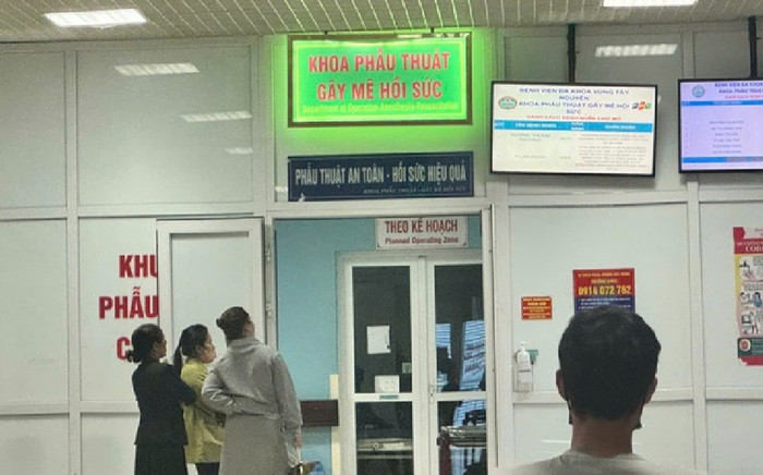 Hai nữ sinh bị đâm sau giờ chào cờ vì mâu thuẫn nhỏ: Xót xa cảnh cha mẹ tại bệnh viện Ảnh 2