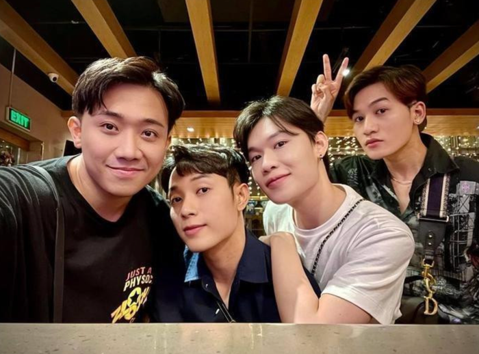 Hội bạn thân Cờ Cá Ngựa gồm Trấn Thành, Trúc Nhân, Ali Hoàng Dương và Quang Trung đã có nhiều năm gắn bó trong công việc và cuộc sống. 