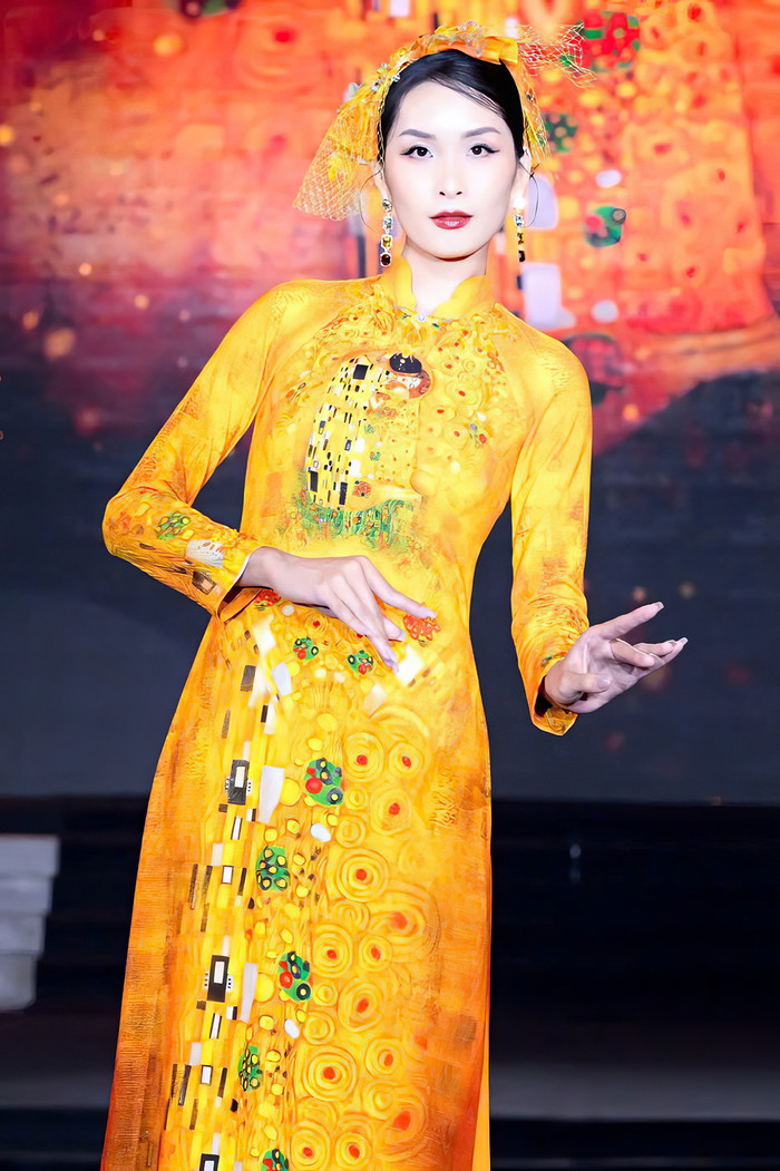 Fashion show Cội nguồn tinh hoa hội tụ đã diễn ra đầy mãn nhãn.