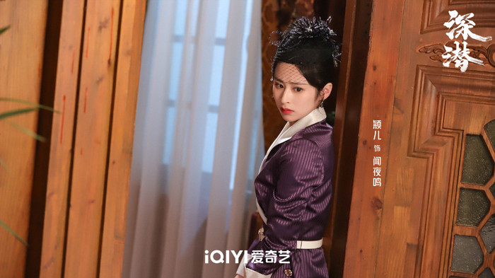 Thâm Tiềm được đánh giá là một bộ phim thần tượng dưới lớp vỏ điệp chiến.