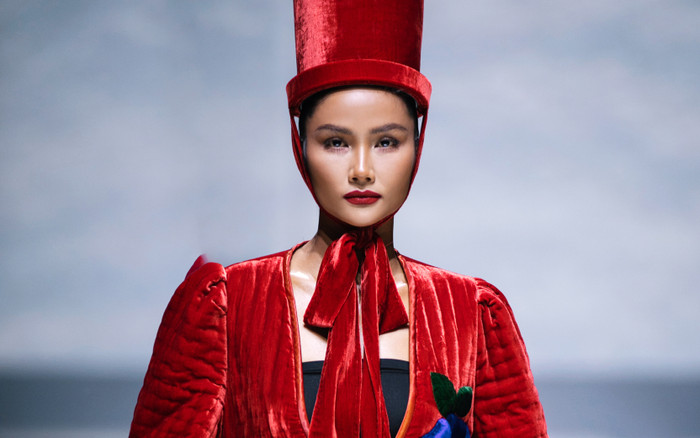 H'Hen Niê toả sáng trong show diễn của NTK Đức Hùng Ảnh 2