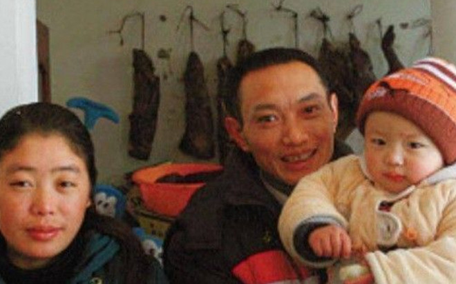 Lấy người phụ nữ ăn xin, 21 năm sau chồng bàng hoàng khi biết danh tính thật của vợ Ảnh 2