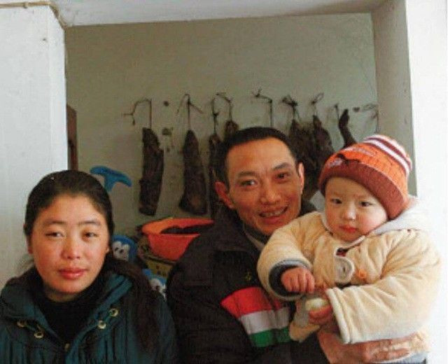 Anh Luo Kaiyou và người vợ thứ 2.