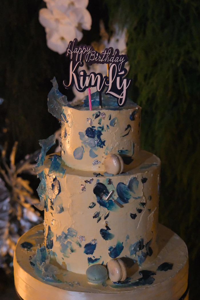 Bánh sinh nhật của Kim Lý được Hồ Ngọc Hà chuẩn bị.