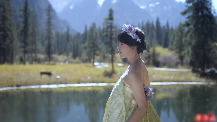 Lý Tử Thất khoe sắc vóc quyến rũ với đầm quây. 