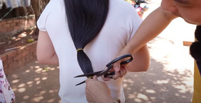 Chàng trai quyết định cắt bỏ.