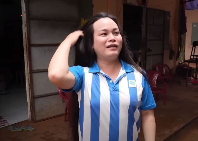 Chàng trai sở hữu vẻ đẹp nữ tính: mái tóc dài, vòng 1 đẫy đà.