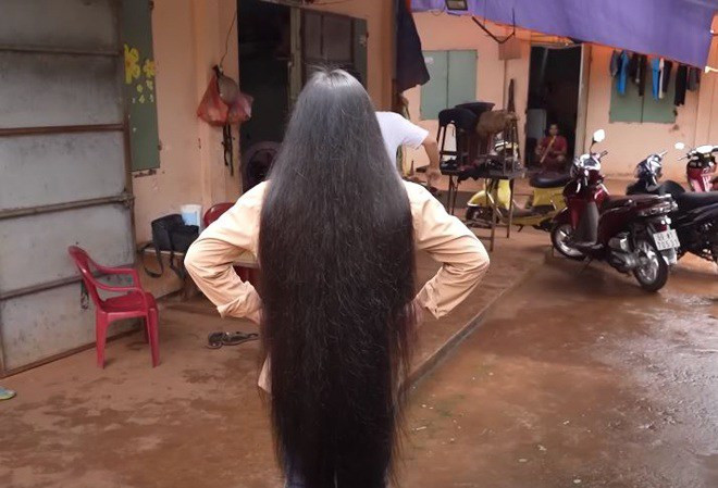 Khánh đã nuôi tóc suốt 10 năm.