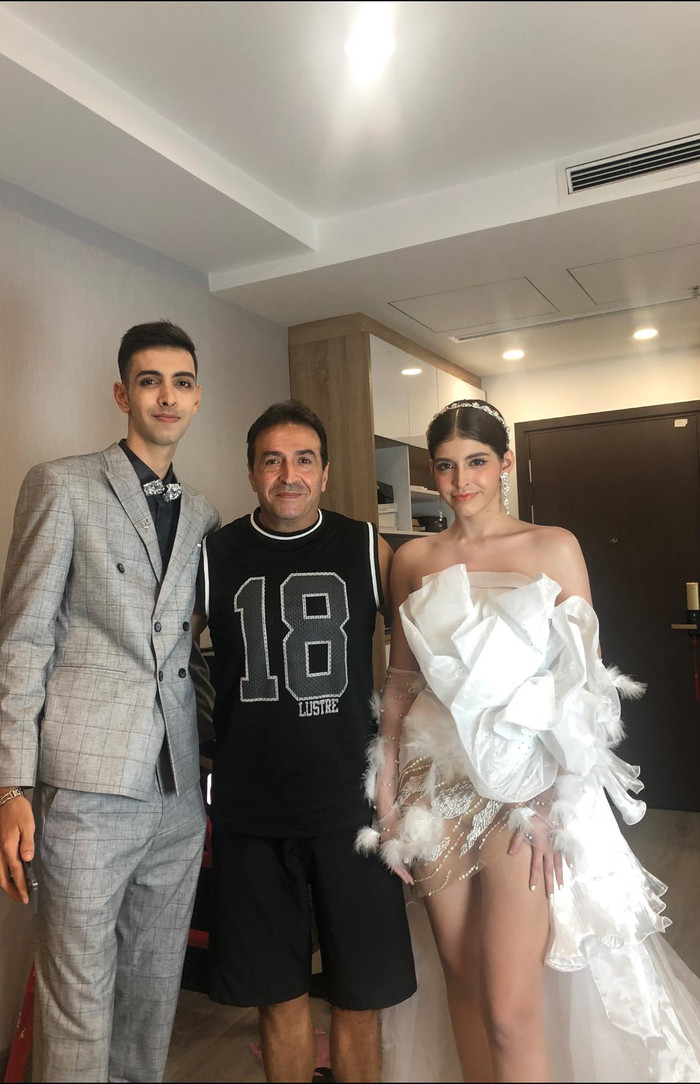 An Tây và em trai là người Tây Ban Nha nhưng đã theo bố về Việt Nam để học tập, sinh sống từ khi còn nhỏ.