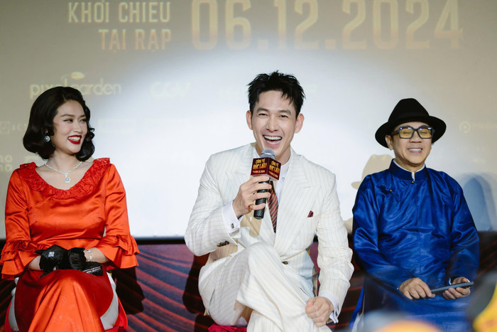 Cả hai có nhiều phân cảnh tình tứ trong phim mới.