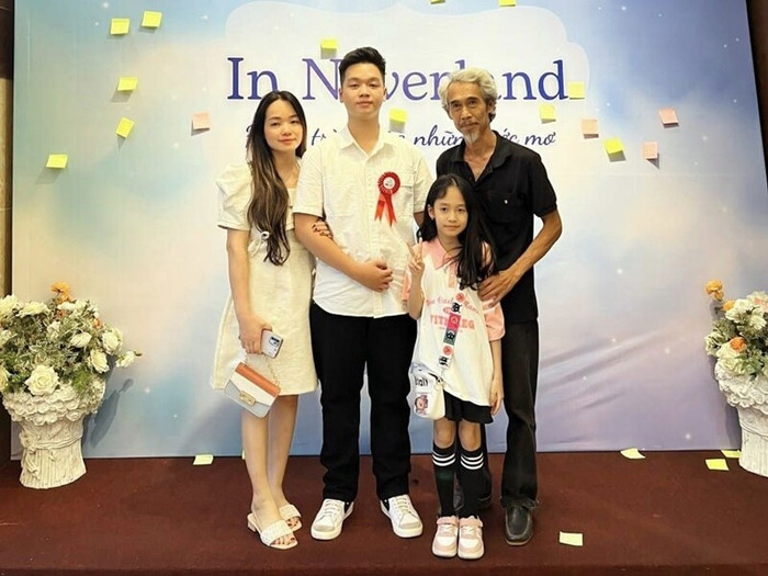 Con trai lớn của nam diễn viên có ngoại hình cao lớn, gương mặt điển trai.