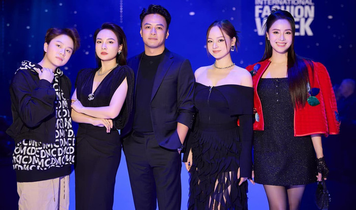 Dàn sao đổ bộ sân khấu. Nguồn: FBNV