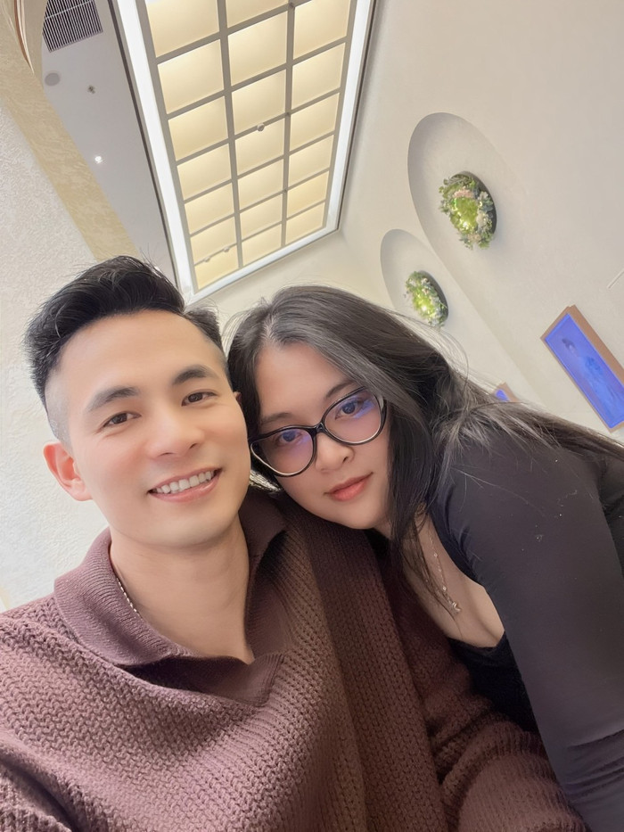 Nguyễn Mạnh Cường và vợ. 