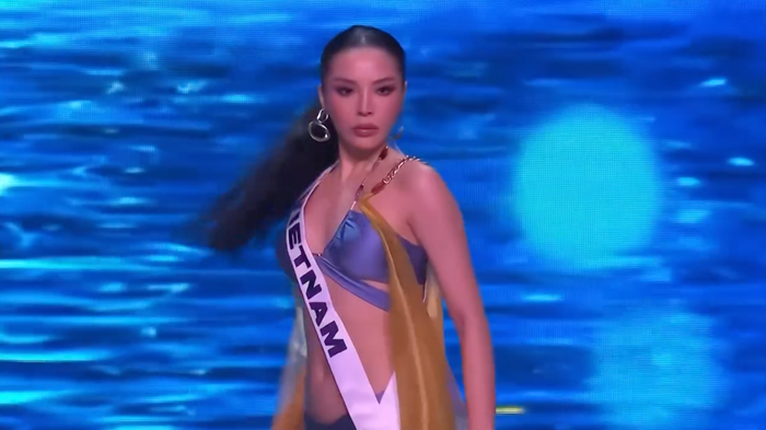 Nàng hậu 'tung skill' xoay người, hất tóc, truyền tải năng lượng hừng hực.