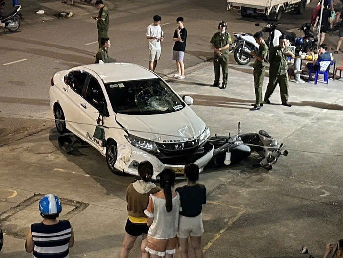 Hiện trường vụ tai nạn liên hoàn. Ảnh: Báo Lao Động.